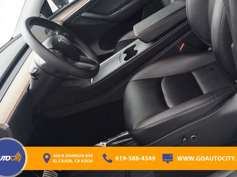 Used 2023 Tesla Model Y Performance image 9