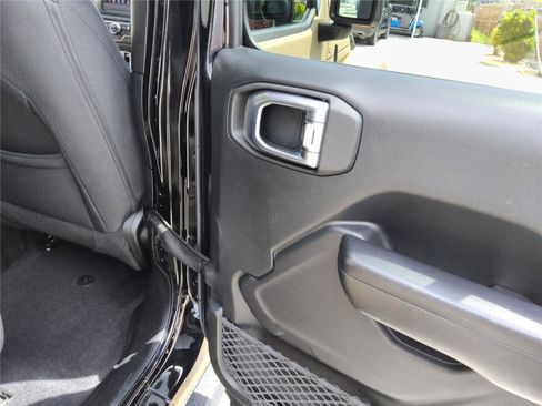 Used 2018 Jeep Wrangler Unlimited Sport S AWD/4WD image 21