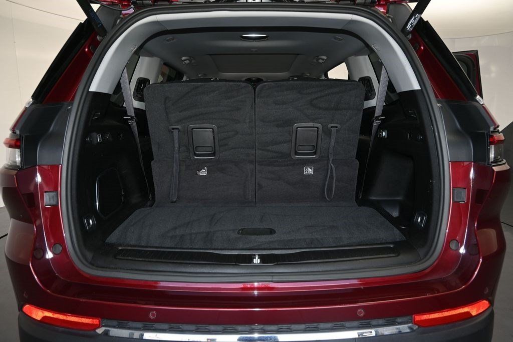 Used 2023 Jeep Grand Cherokee L Limited RWD image 9