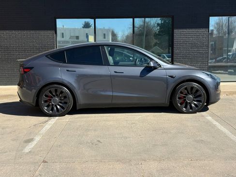 Used 2022 Tesla Model Y Performance image 10