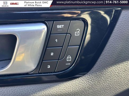 Used 2023 Porsche Cayenne Platinum Edition image 20