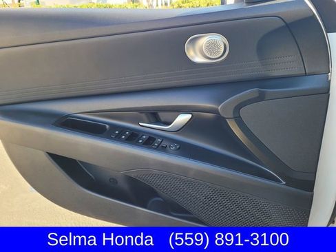 Used 2021 Hyundai Elantra SEL image 12