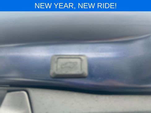 Used 2021 Toyota RAV4 XLE image 40