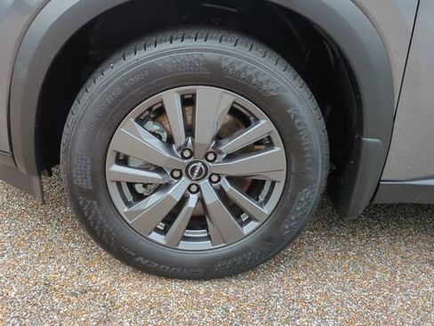 Used 2025 Nissan Pathfinder SV FWD image 10