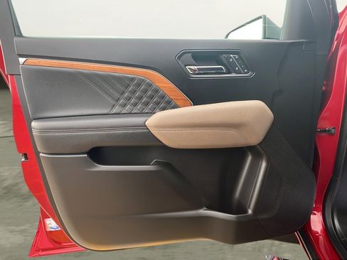 Used 2024 GMC Canyon Denali image 16