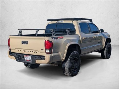 Used 2018 Toyota Tacoma TRD Sport image 5