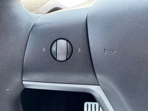 Used 2024 Tesla Model Y Performance AWD/4WD image 19