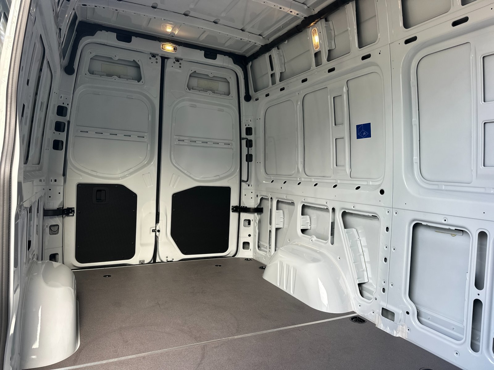 Used 2025 Mercedes-Benz Sprinter 2500 image 13