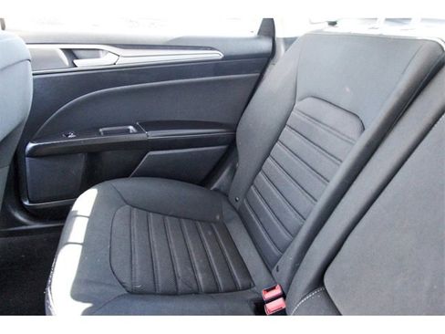 Used 2020 Ford Fusion SE image 11