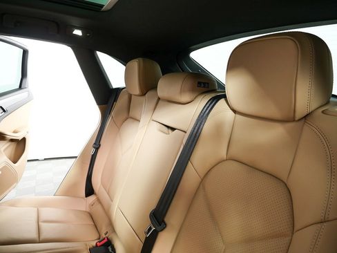 Certified 2025 Porsche Macan image 23
