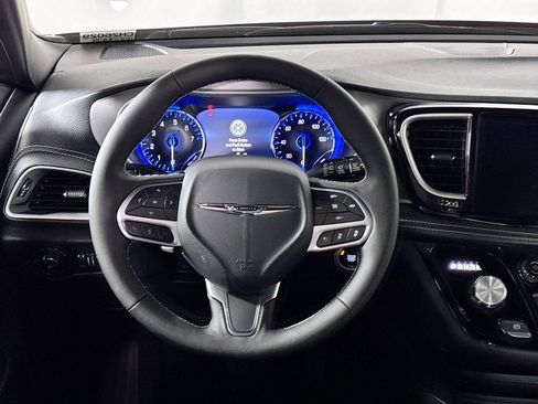 New 2026 Chrysler Pacifica Select AWD/4WD image 13