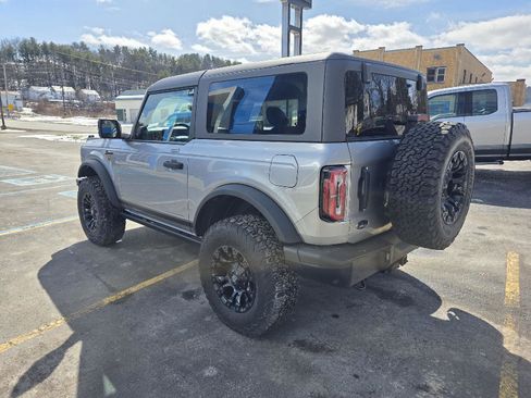 Used 2023 Ford Bronco Badlands image 6