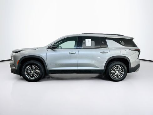 Used 2025 Chevrolet Traverse LT AWD/4WD image 4
