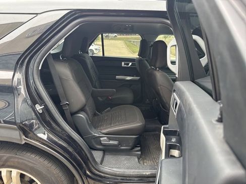 Used 2021 Ford Explorer XLT image 11