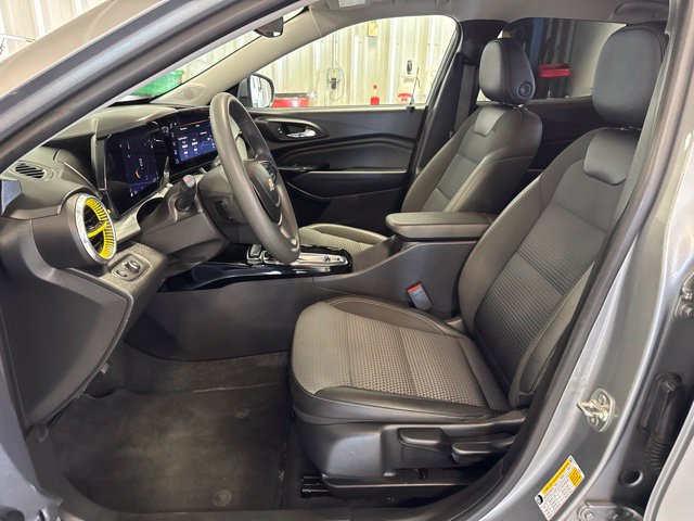 Used 2025 Chevrolet Trax LT FWD image 31