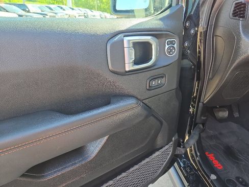Used 2023 Jeep Gladiator Mojave w/ Cold Weather Group AWD/4WD image 37