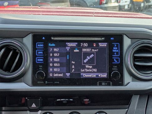 Used 2017 Toyota Tacoma TRD Sport image 19