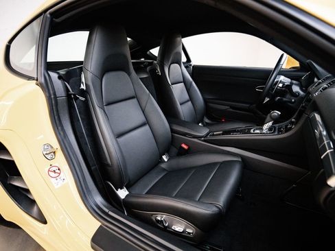 Certified 2024 Porsche 718 Cayman RWD image 28