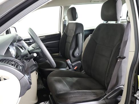 Used 2016 Dodge Grand Caravan American Value Package image 21