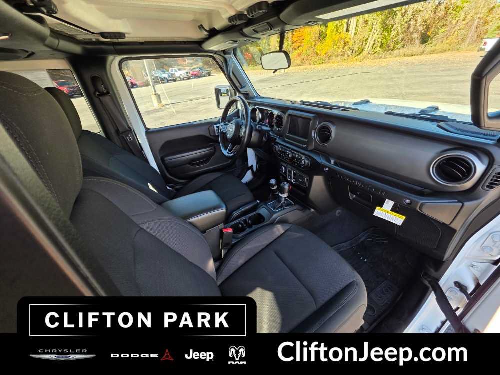 Used 2022 Jeep Wrangler Sport AWD/4WD image 15