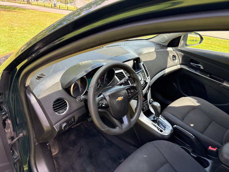 Used 2015 Chevrolet Cruze LT w/ Technology Package FWD image 28