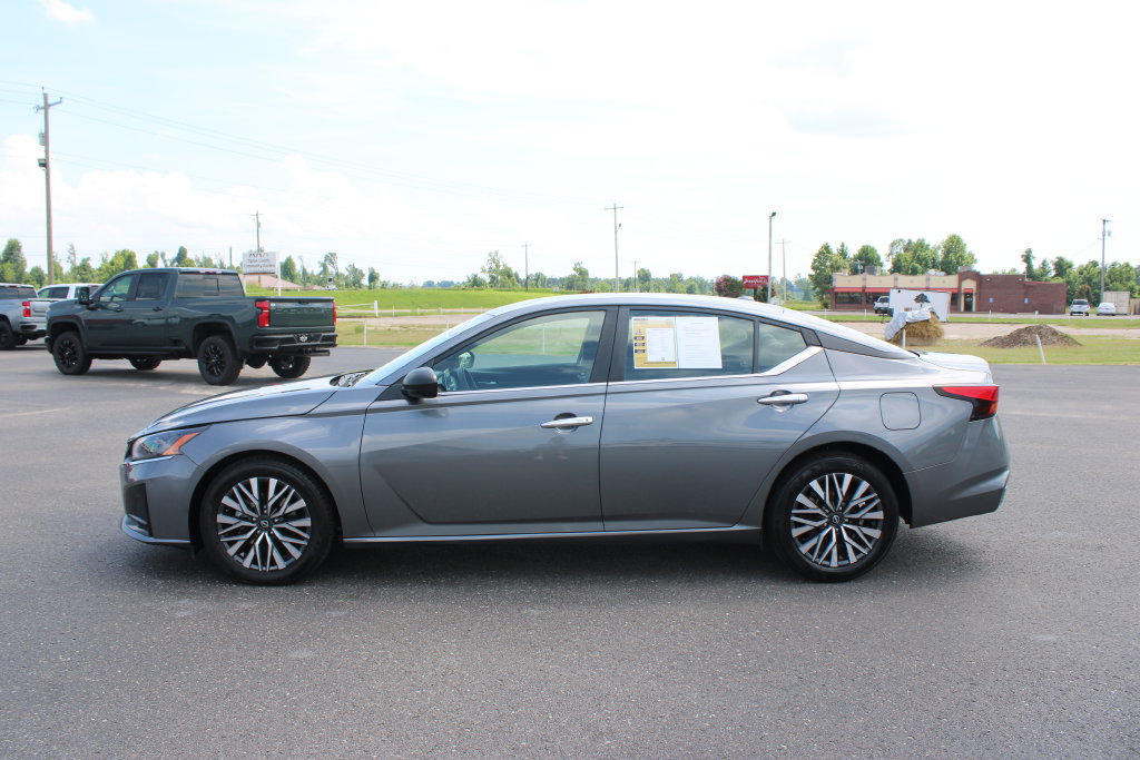 Used 2024 Nissan Altima 2.5 SV FWD image 6
