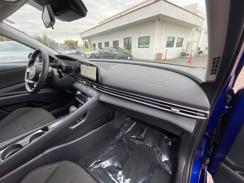 Used 2025 Hyundai Elantra SEL image 36