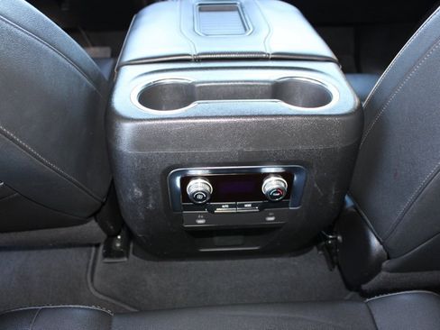 Used 2022 GMC Yukon SLT image 20