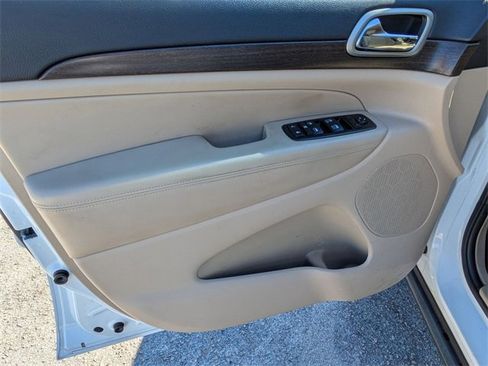 Used 2015 Jeep Grand Cherokee Laredo w/ Quick Order Package 23E image 10