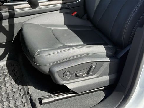 Used 2023 Audi Q8 Premium Plus w/ Premium Plus Package image 15
