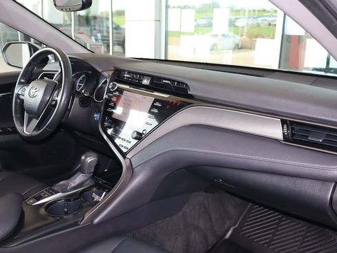 Used 2020 Toyota Camry SE w/ Sunroof Package FWD image 41