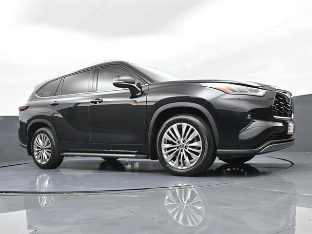 Used 2024 Toyota Highlander Platinum FWD image 30
