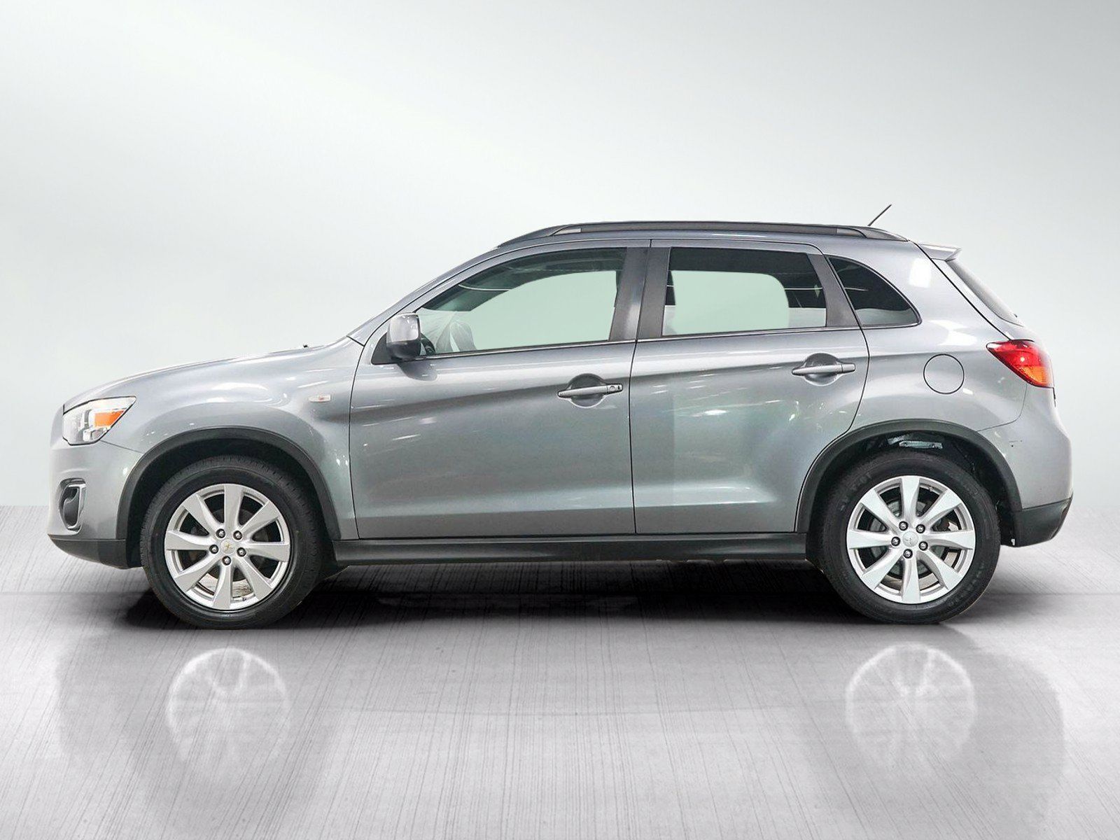 Used 2014 Mitsubishi Outlander Sport SE AWD/4WD image 2