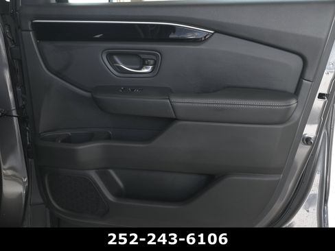 Used 2025 Honda Pilot Touring image 43