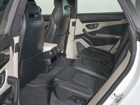 Used 2021 Lamborghini Urus image 11