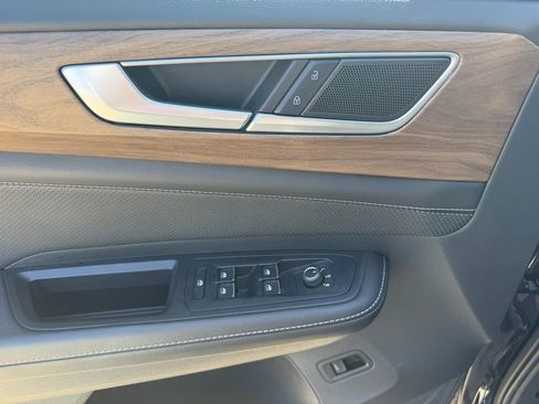 Used 2025 Volkswagen Atlas SE image 15