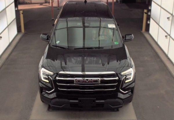 Used 2025 GMC Terrain Elevation AWD/4WD image 3