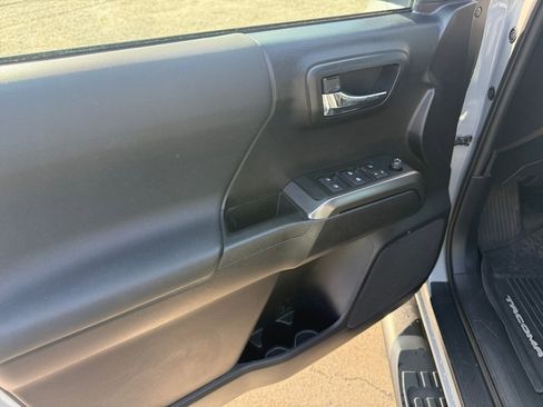 Used 2020 Toyota Tacoma TRD Sport w/ Technology Package image 11