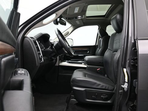 Used 2018 RAM 2500 Laramie w/ Snow Chief Group AWD/4WD image 9