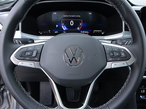 New 2026 Volkswagen Taos SE image 18
