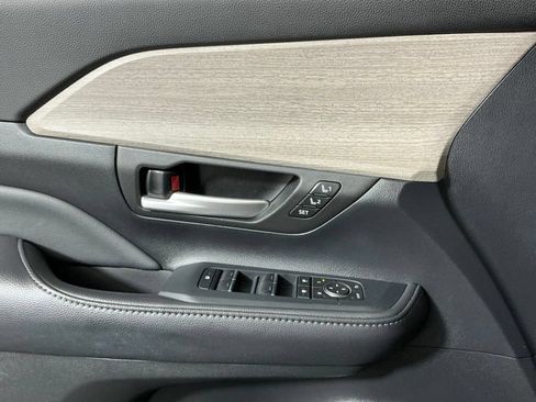 Used 2024 Toyota Grand Highlander AWD Hybrid image 17