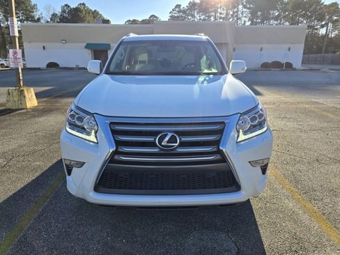 Used 2017 Lexus GX 460 image 3