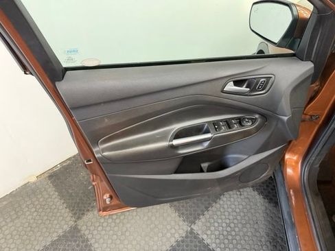 Used 2017 Ford Escape SE w/ Equipment Group 201A AWD/4WD image 16