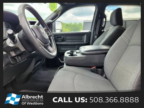 Used 2024 RAM 2500 Tradesman w/ Chrome Appearance Group AWD/4WD image 18
