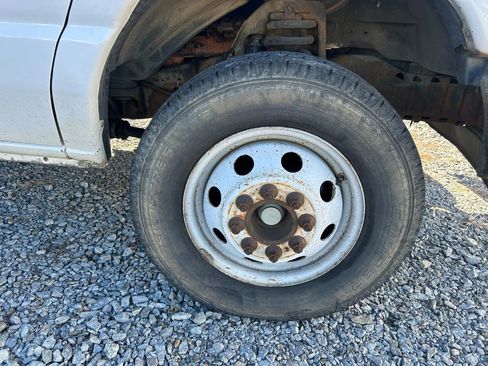 Used 2002 Ford E-350 and Econoline 350 Super Duty image 4