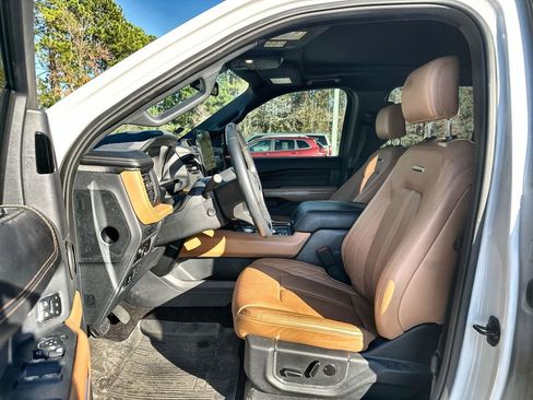 Used 2023 Ford Expedition Max Platinum image 2