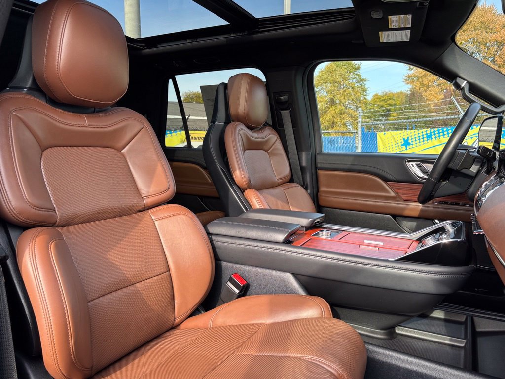 Used 2024 Lincoln Navigator Reserve w/ Monochromatic Package AWD/4WD image 22
