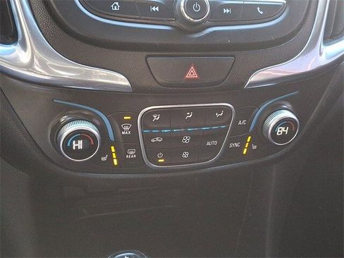 Used 2018 Chevrolet Equinox LT image 15