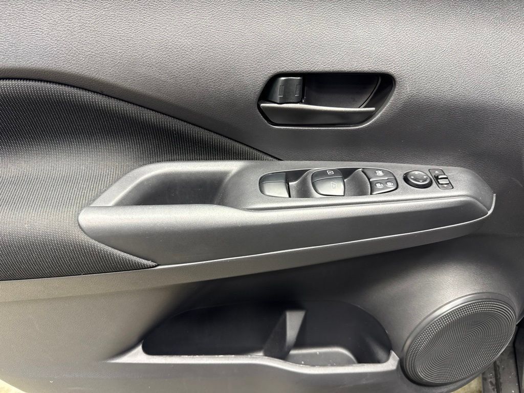 Used 2025 Nissan Kicks Play S FWD image 3