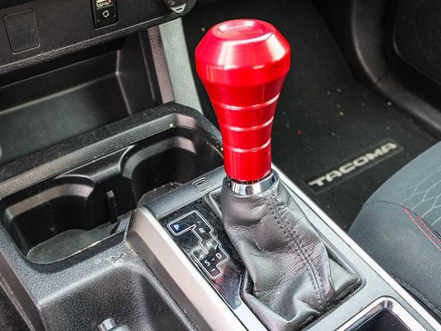 Used 2017 Toyota Tacoma SR5 image 19